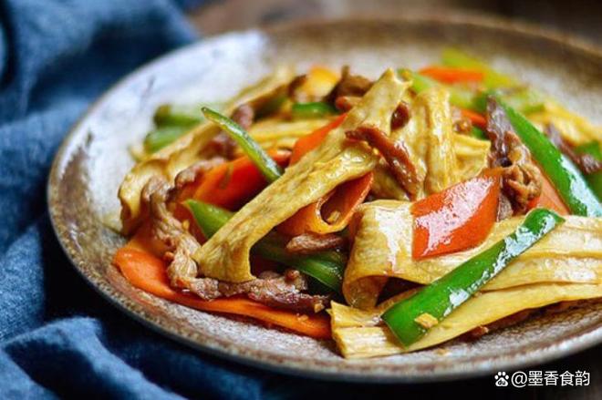 pg电子官网入口客家风味新发现：纯手工头层腐竹的舌尖之旅